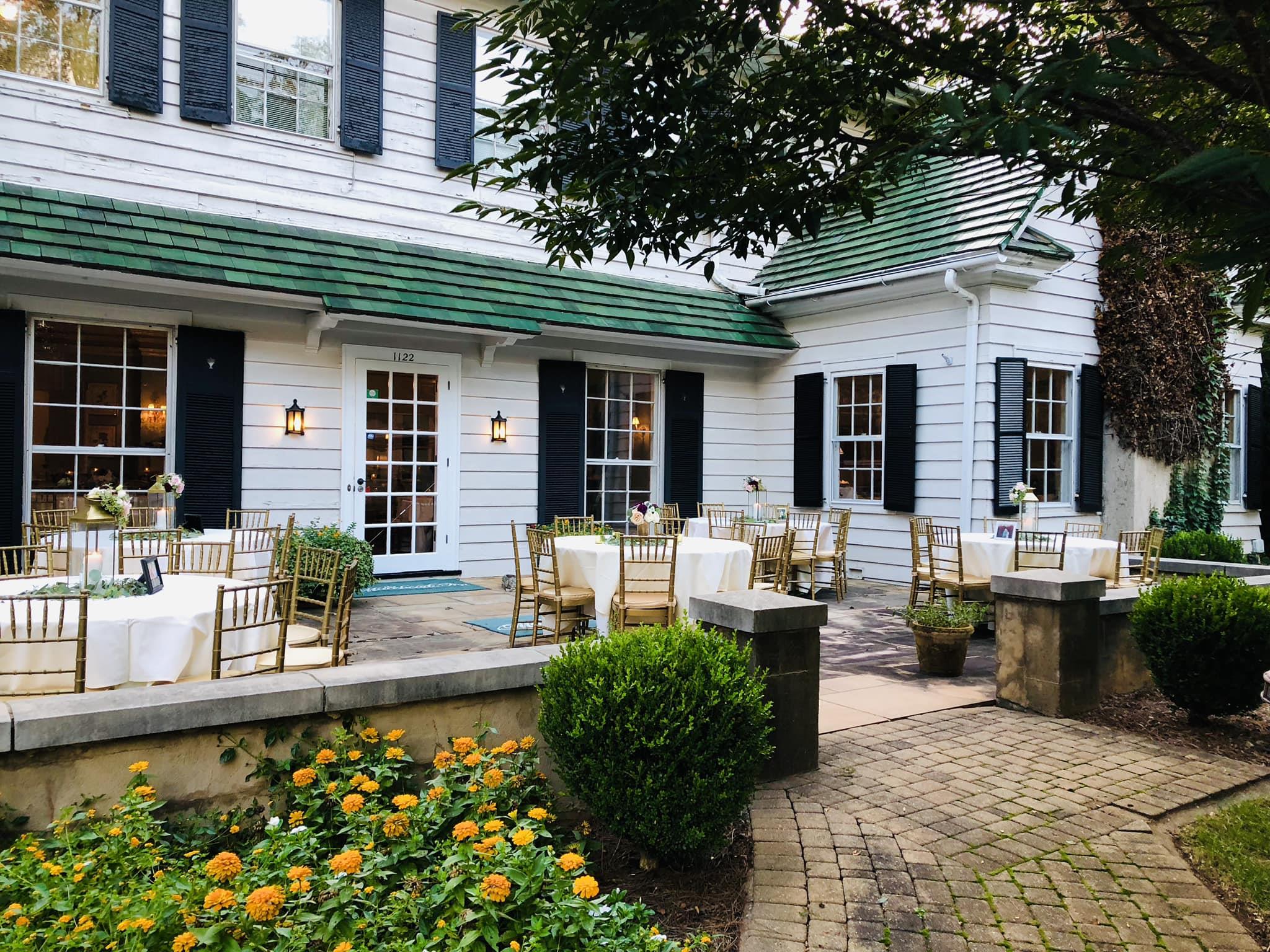 The Ultimate Guide To A Charlotte Wedding at The Morehead Inn