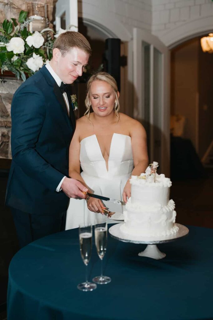 vanlandingham estate wedding cake cutting